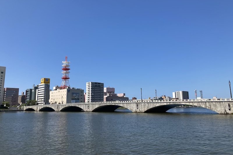 信濃川に架かる萬代橋